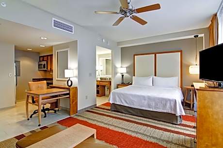 One-Bedroom King Suite - Non-Smoking
