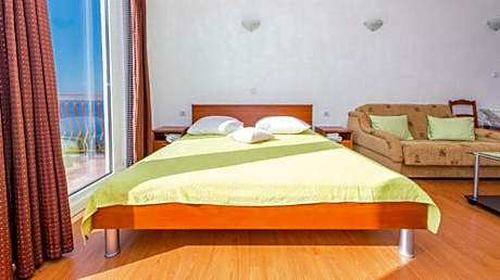 Superior Studio Apartment with Sea View (2 Adults)