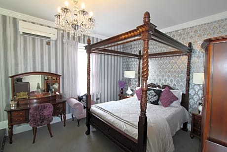 Four Poster King with Spa Bath