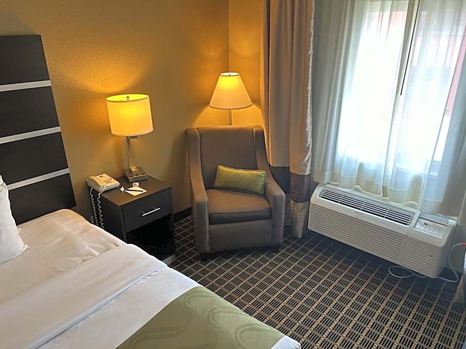 Photo 1 of 6 of 1 King Bed