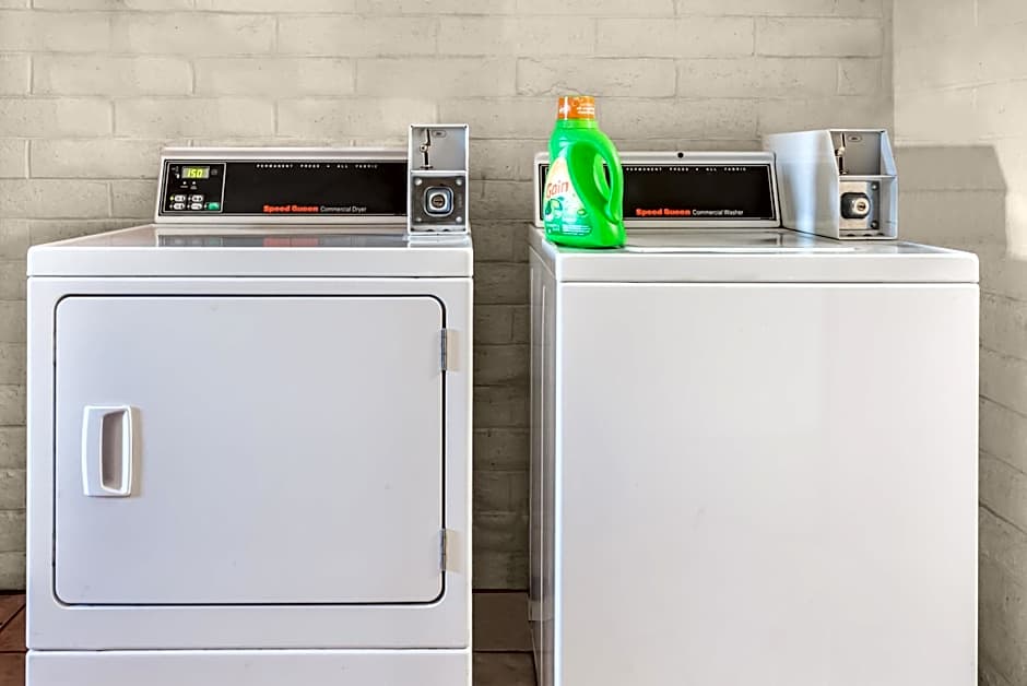 Knights Inn Dayton North