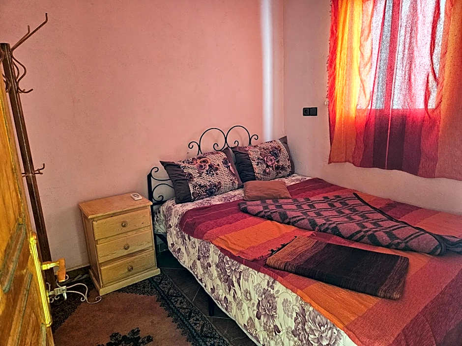 Merzouga Quiet apart &camels trecking