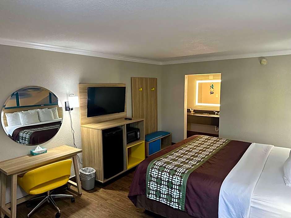 Days Inn by Wyndham Houston East