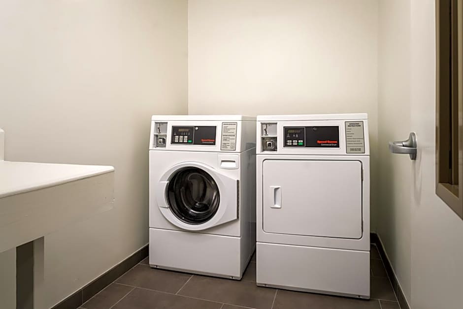 Courtyard by Marriott Brunswick