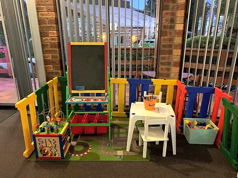 Mountain Creek Motel Bar & Restaurant