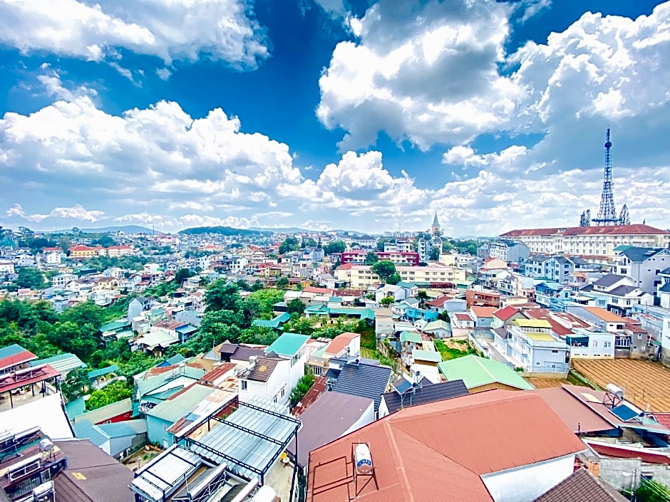 Chill House Dalat Hotel 