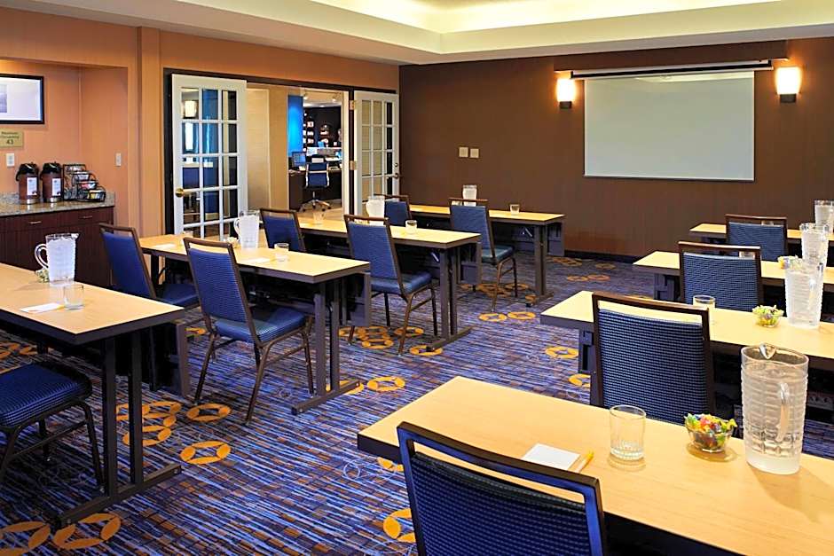 Courtyard by Marriott Detroit Utica