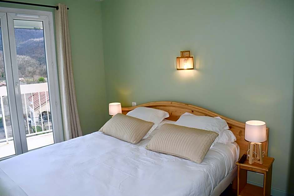 Hôtel et appartements les platanes