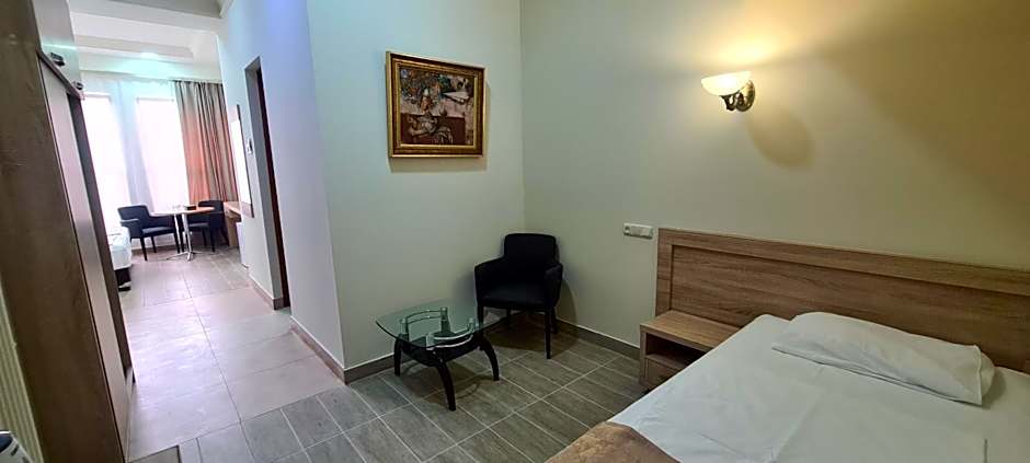 Yerevan Deluxe Hotel