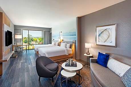 Larger Guest room, 2 Queen, Sofa bed