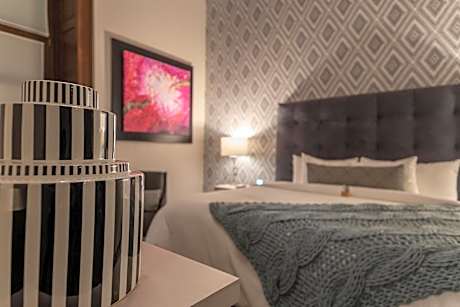 Deluxe Suite with Balcony - Isabel
