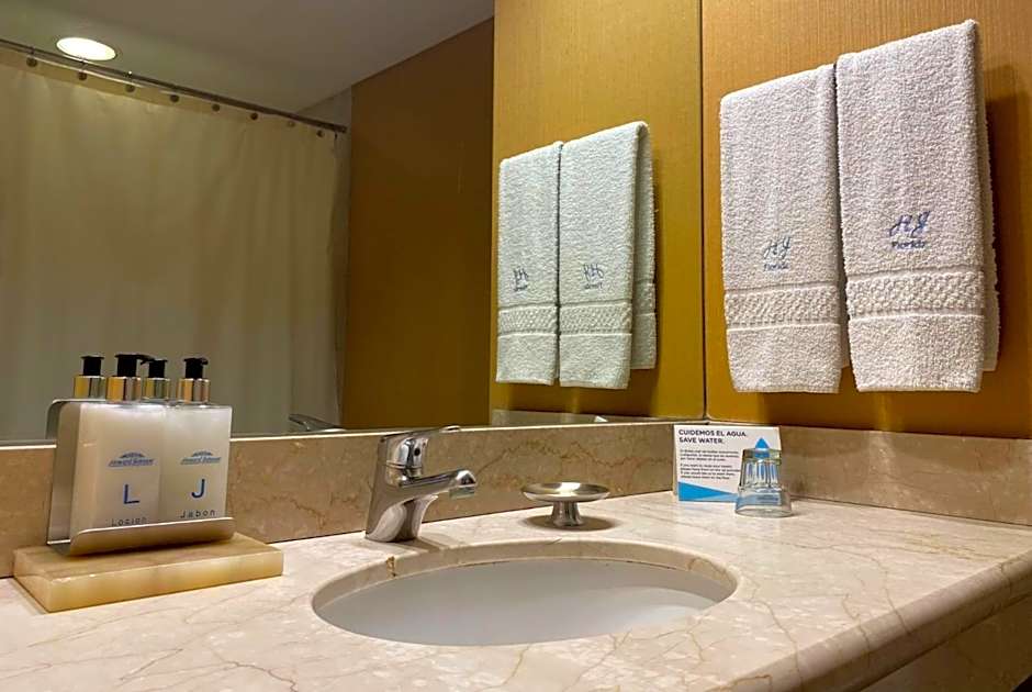 Howard Johnson Plaza by Wyndham Buenos Aires Florida Street