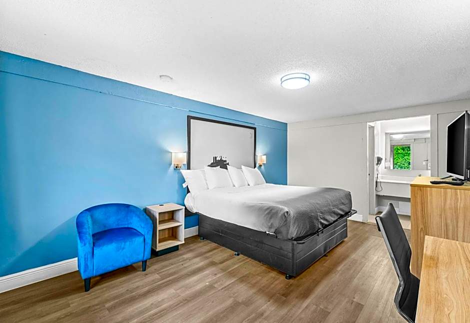 Super 8 by Wyndham Lantana West Palm Beach