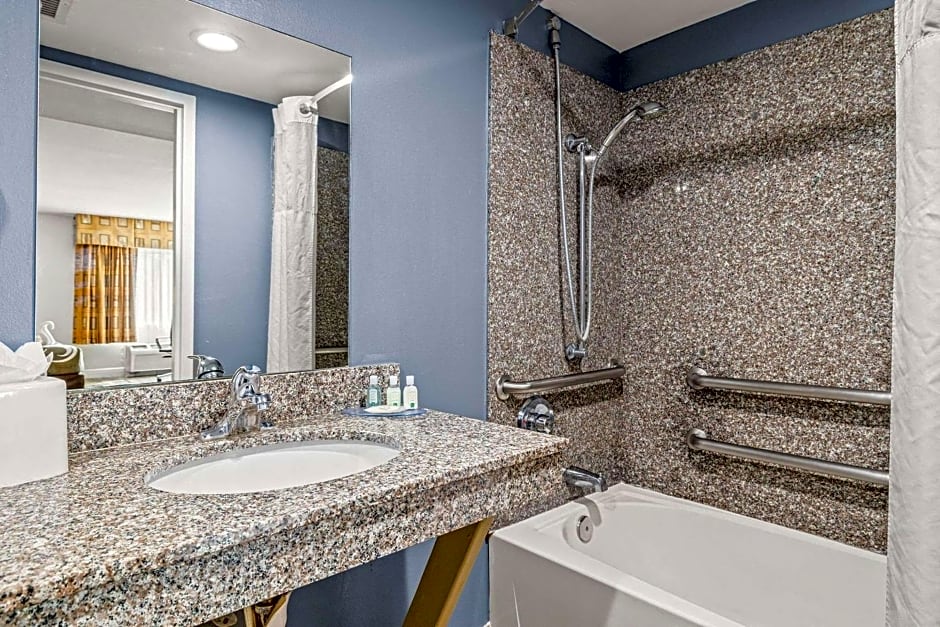Quality Inn & Suites Tampa-Ybor City