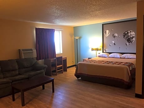 Deluxe King Suite