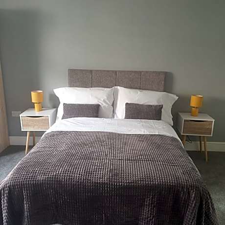 Gravesend 1 Bedroom Flat Sleeps 2, 2 Mins to STN