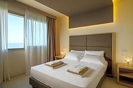 Panoramic Oceanfront Suite