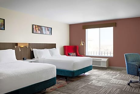 2 Queen Mobility/Hearing Access W/ Ri Shower