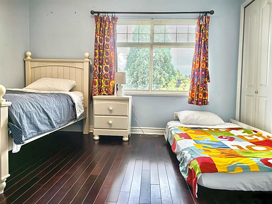 Cozy Guest Rooms Near UBC, Downtown and Beaches