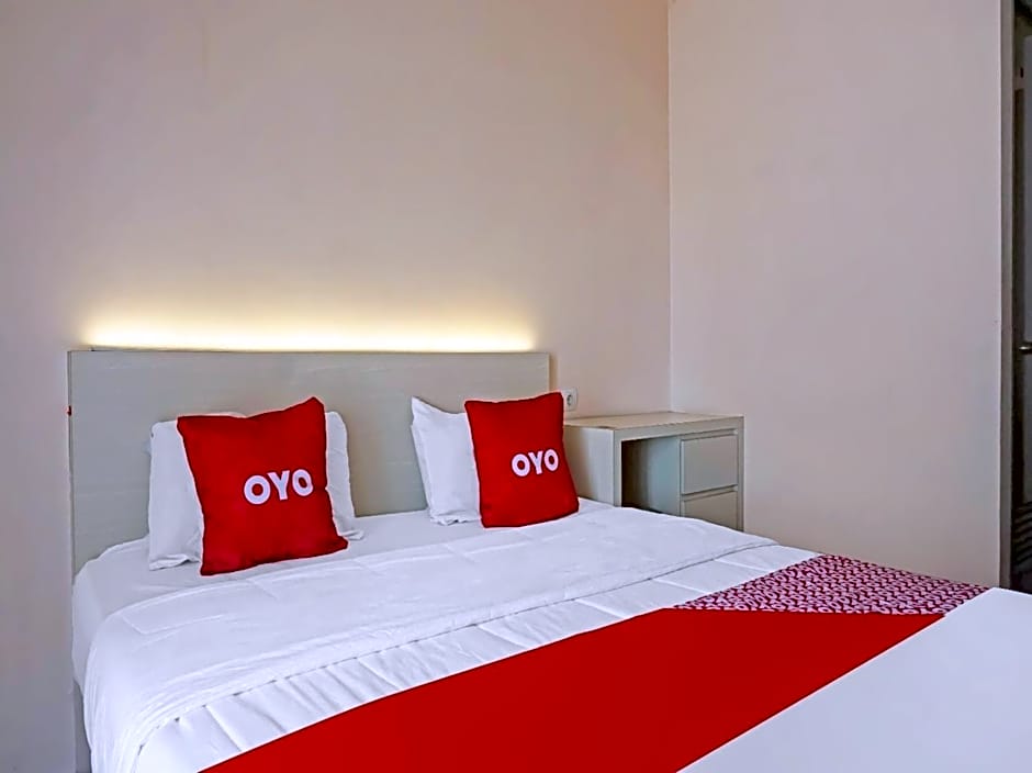 OYO Life 93044 Green View Residence