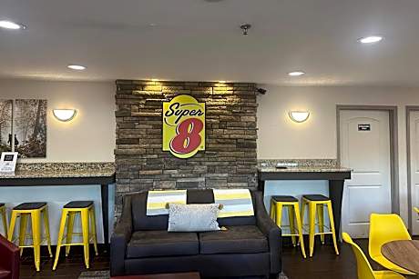 Super 8 by Wyndham Helen