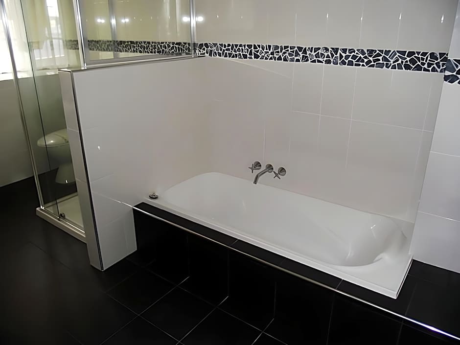 503 On Princes Drive Motel