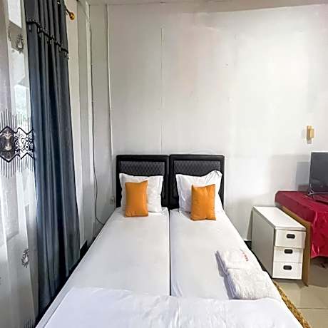 RedDoorz near Salib Kasih Tarutung