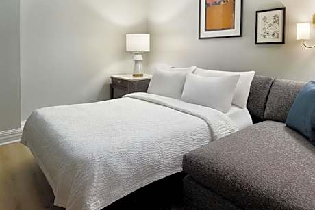 One-Bedroom King Suite with Sofa Bed - Hearing Accessible