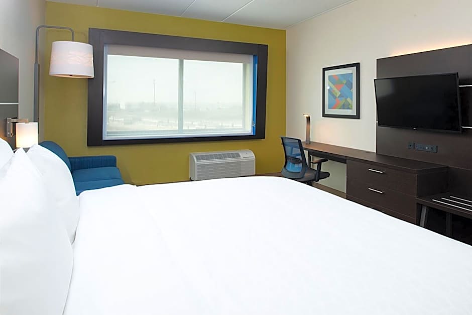 Photo 1 of 4 of 1 King Bed, Mobility Accessible, Roll in Shower