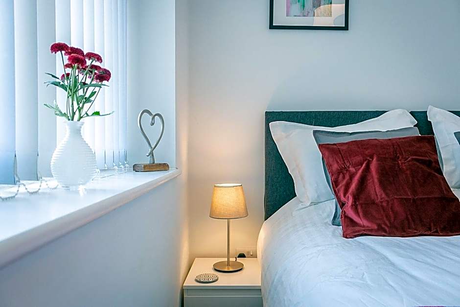 Executive Apartment Close to Train Station.