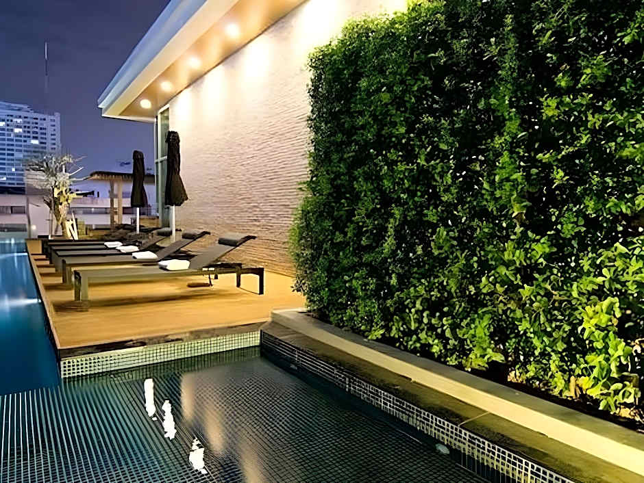 Seven Zea Chic Hotel