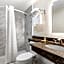 Howard Johnson Hotel by Wyndham Toms River