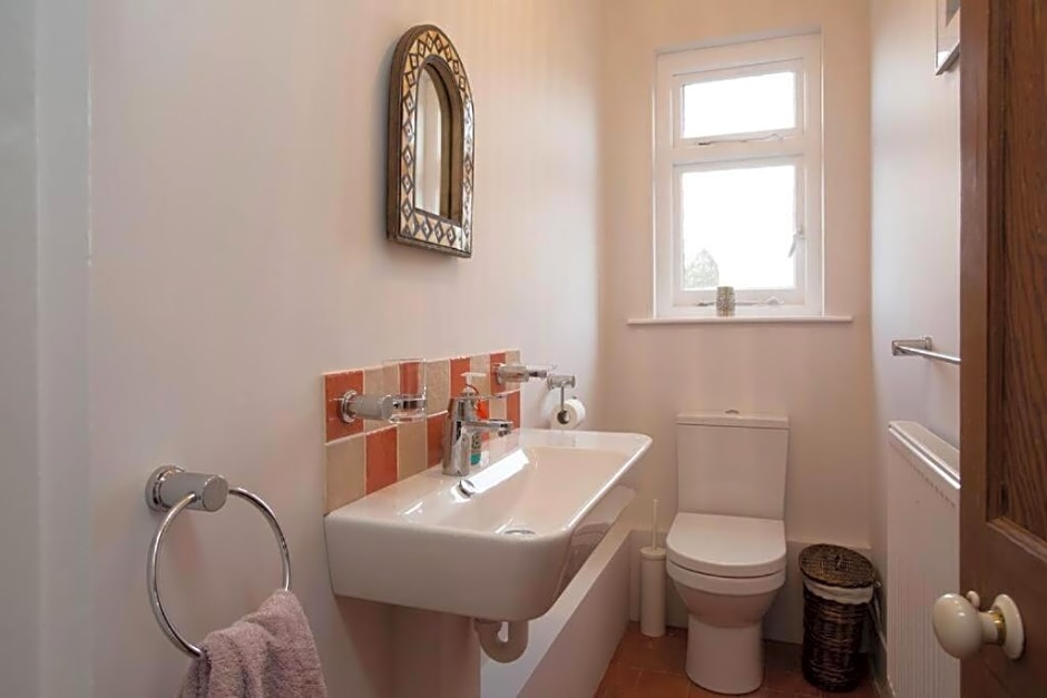 Rie's Retreat- The Gold Room