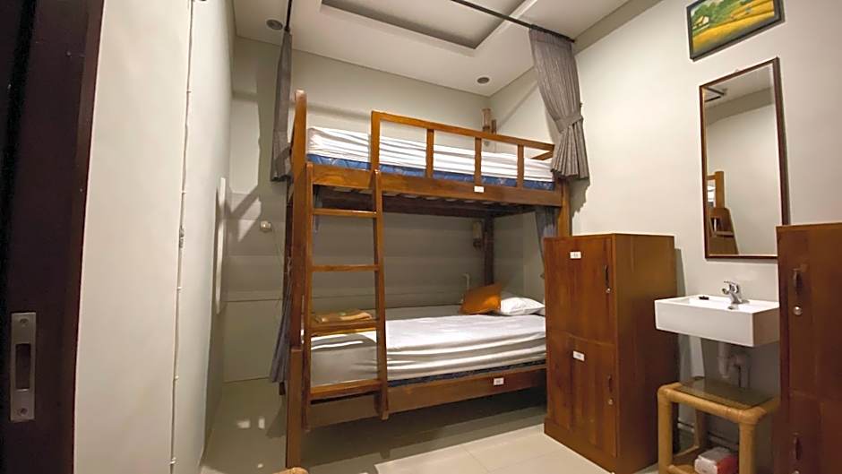 Suwardika Homestay & Dormitory