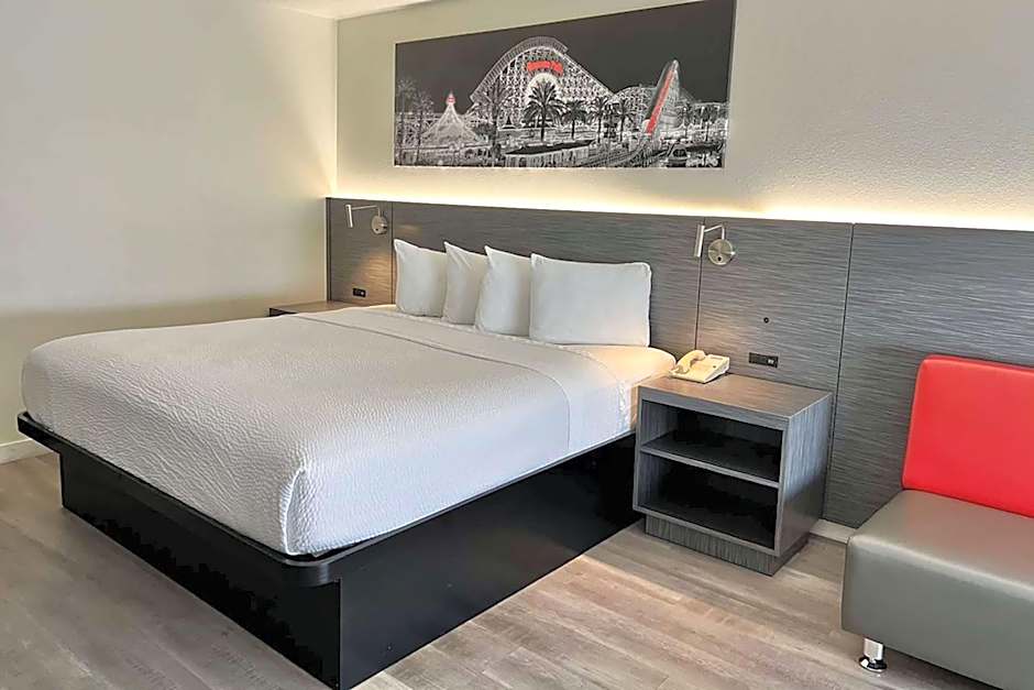 Ramada by Wyndham Anaheim Convention Center