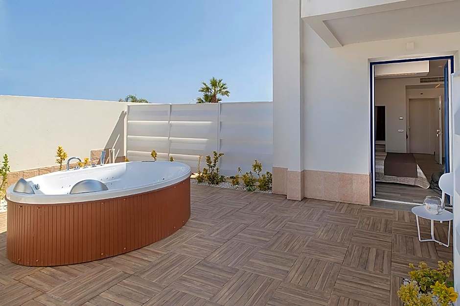 Sundeck Hotel
