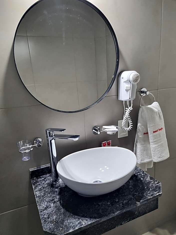 HOTEL REGIS