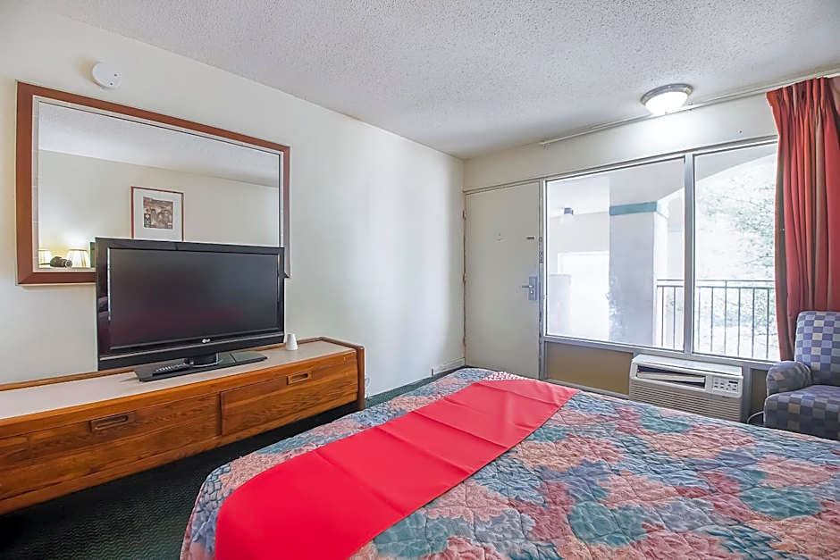 Hotel O Daylight Inn Elkhart I-90, IN