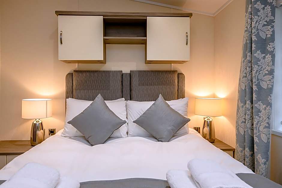 Woolverstone Marina and Lodge Park