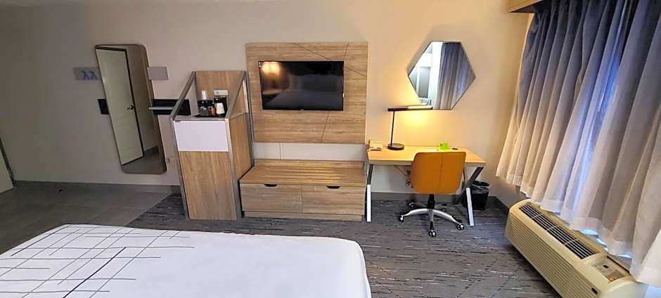 La Quinta Inn & Suites by Wyndham Lexington Park