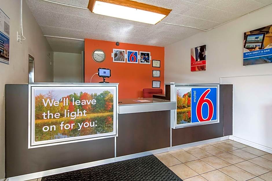 Motel 6-New Stanton, PA