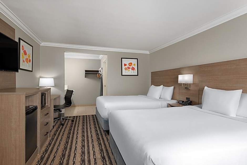 Solara Inn and Suites