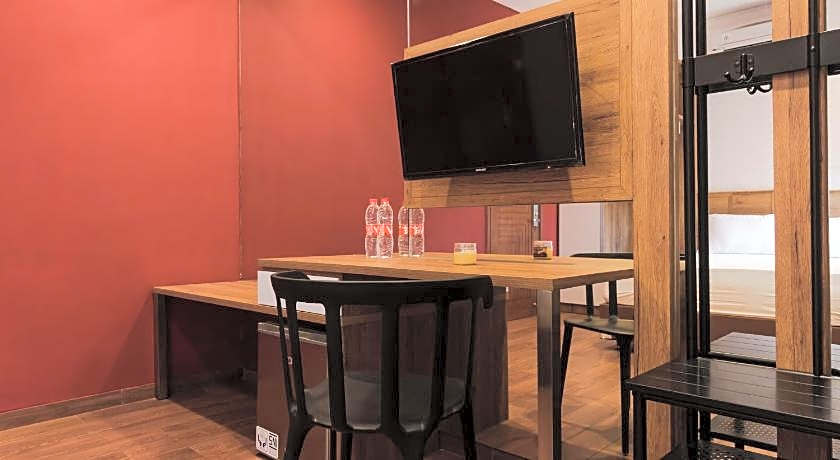 RedDoorz Plus @ CBD Bintaro