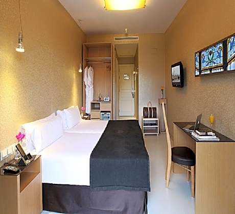 DOUBLE BASIC ROOM