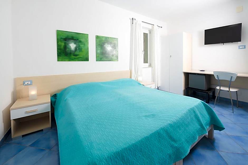 Photo 1 of 14 of 1 Double Bed or 2 Beds, Terrace