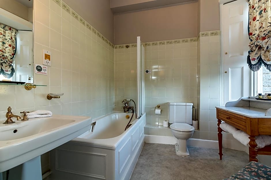 The Lynch Country House