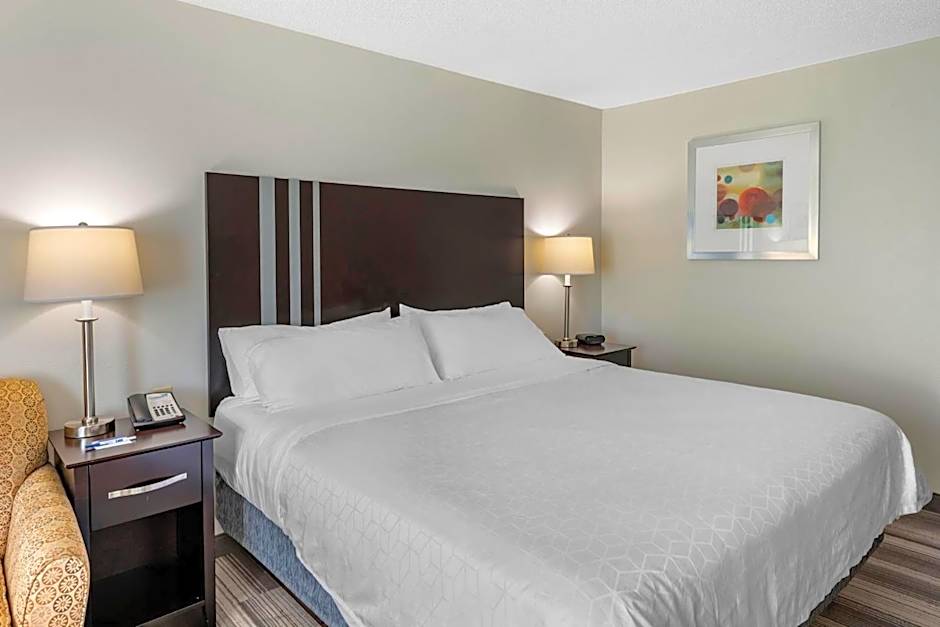 Holiday Inn Express Hotel & Suites Cincinnati-Blue Ash By IHG