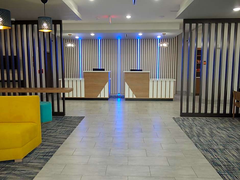 La Quinta Inn & Suites by Wyndham San Antonio Alamo City