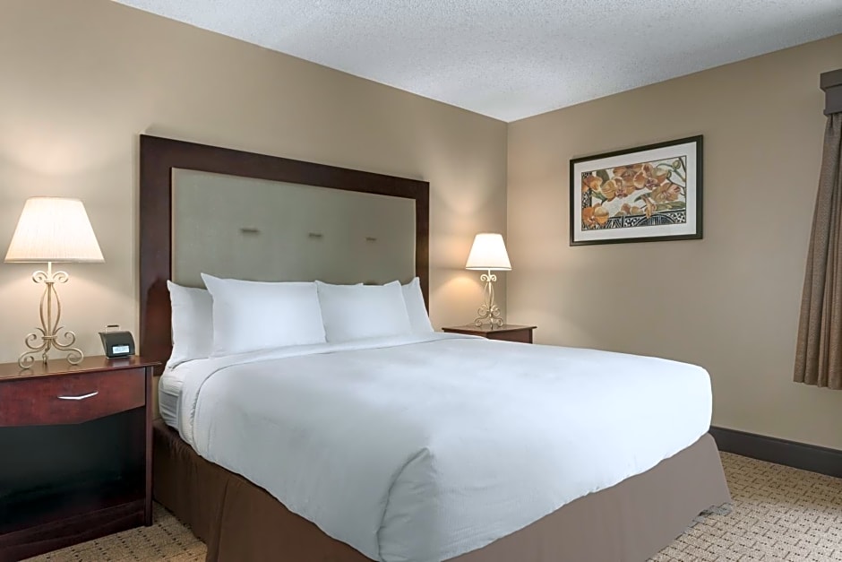 DoubleTree by Hilton Wichita Airport