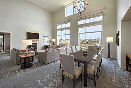 2 Bedroom Presidential Suite, Bedroom 1: 1 King, Bedroom 2: 2 Queen, Sofa bed